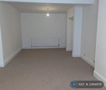 4 bedroom semi-detached house to rent - Photo 3