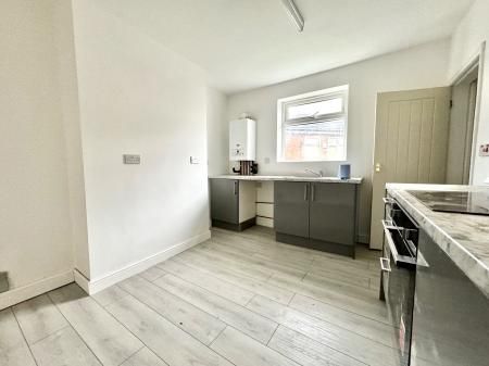 Brunswick Park Road, Wednesbury, WS10 - Photo 4