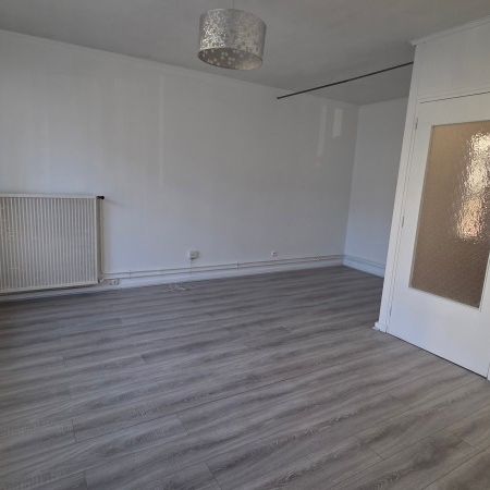 Location Appartement 1 Pièce 27 m² - Photo 1