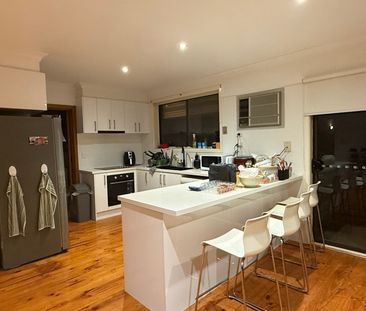 Thomastown - Photo 2