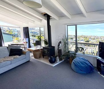 Elevated Waverley Home with Space and Convenience - Photo 4