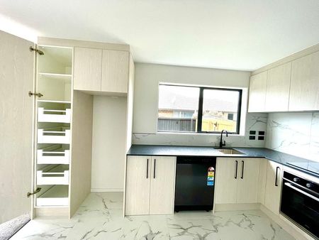 Very Tidy Townhouse- City Finge - Photo 2