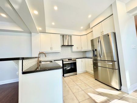 For Lease - 18 Silverwood Circle, Ajax, Ontario - Photo 2