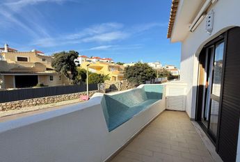 Excellent 1 bedroom flat with generous areas well located in Albufeira.