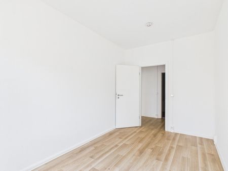 Erstbezug nach Sanierung! 3 Zimmer mit Balkon und Bad mit Dusche und Wanne - Photo 4