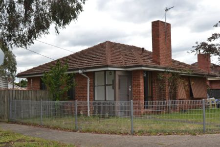 Family Home In Central West Heidelberg Location (Includes Solar Electricity) - Photo 5