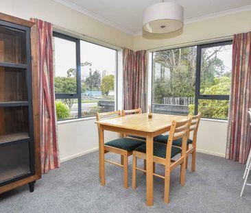 3 bedroom home handy to town - Photo 1