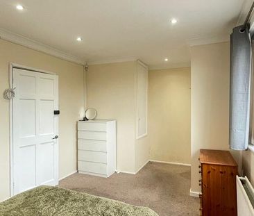 2 bedroom house of multiple occupation to rent - Photo 4