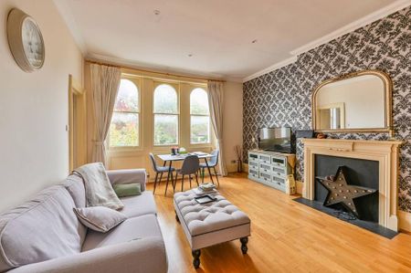 2 bedroom flat to rent - Photo 2