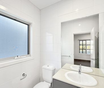 🏡 4-Bedroom House in Eynesbury - Photo 2