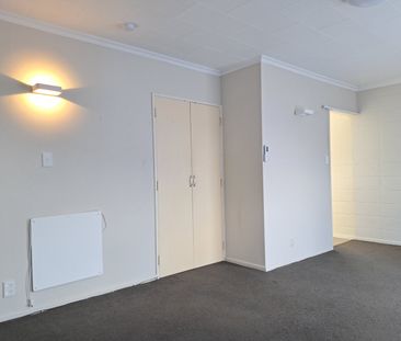 Sunny, Spacious & Super Convenient Two Bedroom in Wallaceville - Photo 6