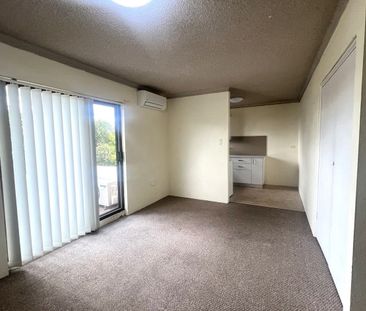 Two Bedroom in Prime Location! - Photo 5