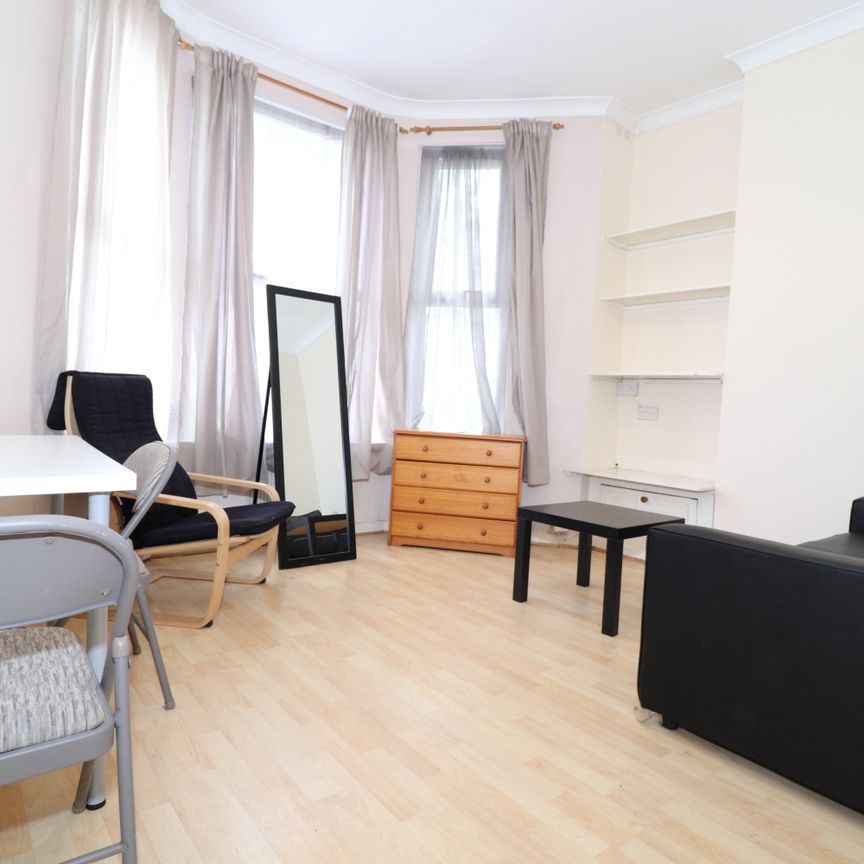 Llanbleddian Gardens, Cathays - Photo 1