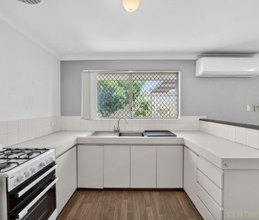 Low Maintenance Villa in Prime Location - Photo 4