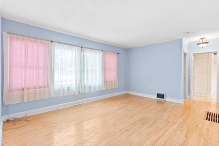 For Lease - 7962 Booth Street, Niagara Falls, Ontario - Photo 2