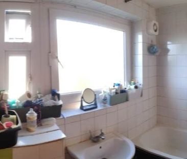 Room in a Shared House, Harts Lane, IG11 - Photo 5