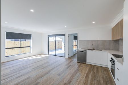 Large Home with Modern Finishes & Air Conditioning - Photo 5