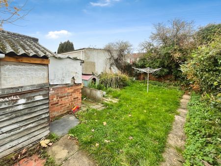 4 bedroom House To Let - Photo 5