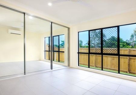 STUNNING FAMILY HOME WITH LAKESIDE LIVING! - Photo 5
