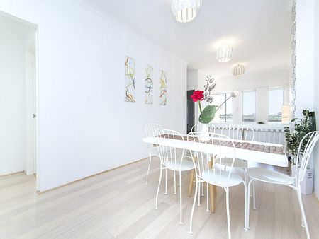 ENJOY LAKE VIEW evenings in a Million-Dollar House with a Billion-Dollar View!!! - Photo 3