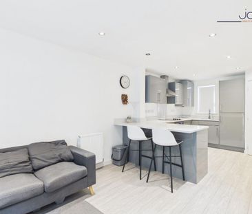 3 bedroom semi-detached house to rent - Photo 6