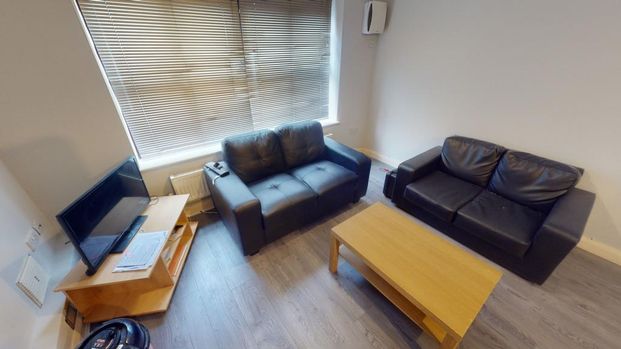 2 bedroom ground floor flat to rent - Photo 1