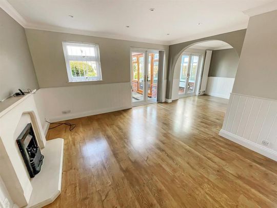 4 bedroom link detached house to rent - Photo 1