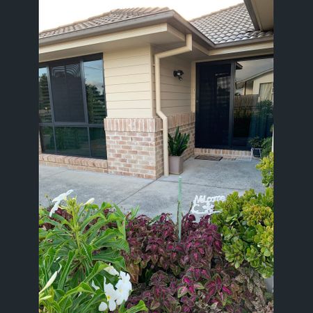 Beautiful fully furnished 1 bdrm unit - Photo 4