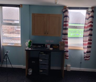 Room in a Shared Flat, Knowsley Road, L20 - Photo 5