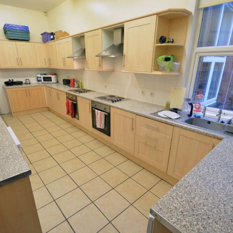 8 Bed - 124 Belle Vue Road, Hyde Park, Leeds - LS3 1HF - Student - Photo 1