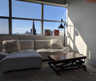 Pet-Friendly 2 Bedroom, 2 Bathroom with Incredible City Views - Photo 3