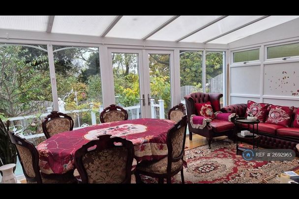 1 bedroom in a house share to rent - Photo 1