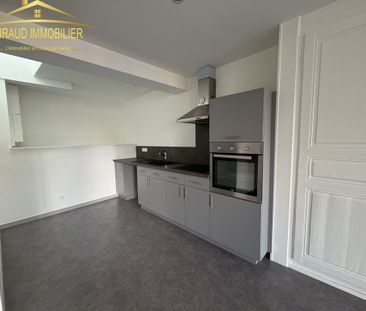 Location Appartement 3 pièces 70m² CHARLIEU 42190 - Photo 3