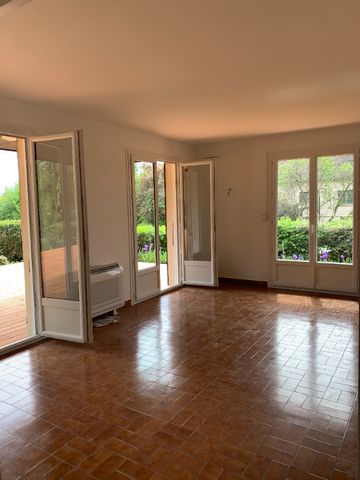 MAISON T6 à CHAMPFORGEUIL - Photo 3