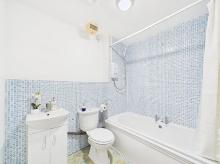 Edgell Road, Staines-upon-Thames, Surrey,TW18 - Photo 3