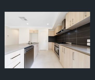 🏡 4-Bedroom House in Wallan - Photo 5