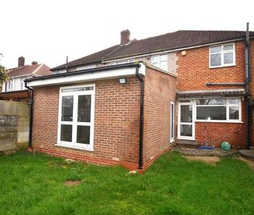 Rochester Avenue, Feltham, TW13 - Photo 4