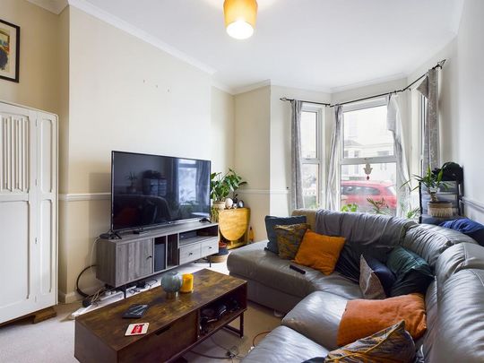 2 bedroom ground floor flat to rent - Photo 1