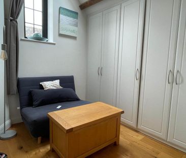 2 bedroom coach house to rent - Photo 5