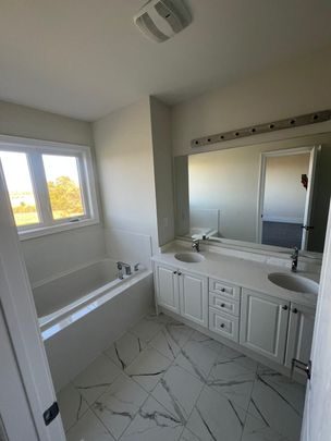 For Lease - 34 Foxsparrow Road, Brampton, Ontario - Photo 1