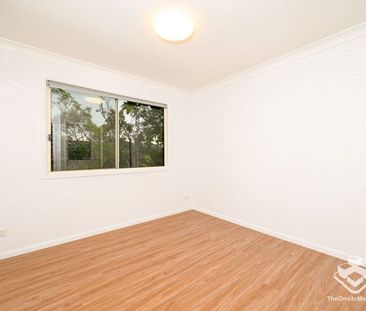 A Peaceful, Comfortable & Fully Renovated Townhouse in Ashmore - Photo 2