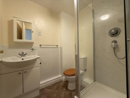 2 bedroom ground floor flat to rent - Photo 3