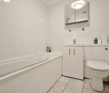 Alexandra Gardens, Woking, Surrey, GU21 - Photo 4