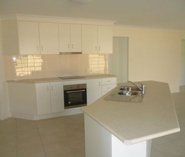 Beaconsfield - Family home - Photo 3