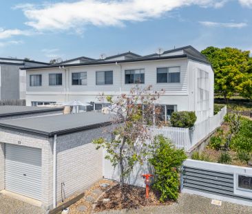 Lovely Modern Townhouse Offering Lifestyle and Convenience - Griffin - Photo 4