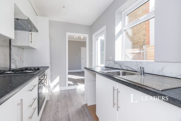 2 bedroom semi-detached to rent Portland Road, Kingston upon Thames, KT1 - Photo 1