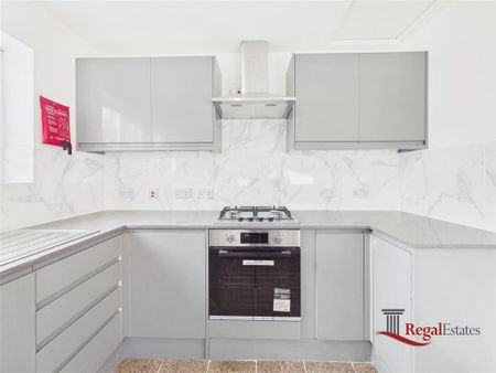 4 bedroom terraced house to rent - Photo 3