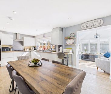 4 bedroom detached house to rent - Photo 2