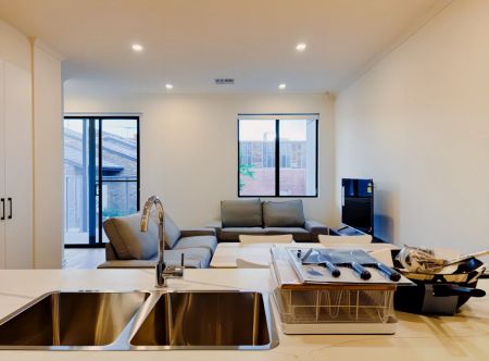 3 Bed 3 Bath - Master room - Photo 2