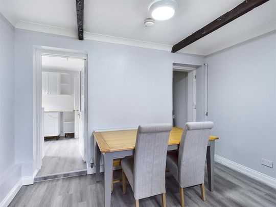 6 bedroom semi-detached house to rent - Photo 1